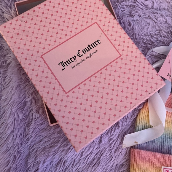 *BNWT* JUICY COUTURE HAT AND SCARF BOX SET - Picture 10 of 16